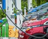 Românii sar să-și cumpere mașini electrice, după ce prețul carburanților a sărit de 11 lei per litru. Care sunt cele mai alese mărci