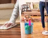 Cum trebuie curățat parchetul. Secretele care te ajută să obții un aspect impecabil și să păstrezi strălucirea