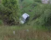 Trei tineri din Neamț, la un pas de moarte după ce o minoră fără permis a zburat cu mașina într-un canal de 5 metri adâncime