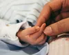 Țările în care se nasc cei mai mulți copii români. Unul din șase bebeluși cu părinți români a venit pe lume în străinătate