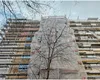 O adolescentă a murit după ce a căzut de la etajul 11. Tânăra urcase pe bloc alături de doi băieți ca să-și facă poze