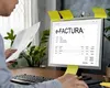 Petiție pentru eliminarea e-Factura pentru persoanele fizice care obțin venituri din drepturi de autor: „Nu transformați creatorii în contabili”