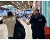 Un moldovean a fost dat jos din avion înainte de decolare după ce a furat dintr-un magazin duty free