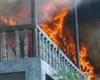 Tragedie în Buzău: O bătrână a fost găsită carbonizată în propria casă în urma unei explozii urmate de incendiu. Pompierii s-au chinuit trei ore să stingă focul