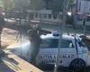 VIDEO Un politist local a căzut cu mașina într-un șanț săpat pentru refacerea liniei de tramvai, în București