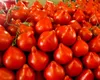 Roșiile cu moț, vedetele sezonului în supermarketuri și piețe. Cât costă kilogramul