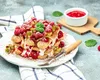 Tiramisu cu fistic și zmeură. Rețeta este foarte simplă, ai nevoie de doar câteva ingrediente