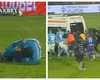 VIDEO Accidentare horror în fotbalul românesc. Toată lumea și-a pus mâinile în cap! Ambulanța, împinsă pe teren ca într-o tragicomedie