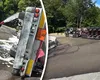 VIDEO O cisternă cu 31 de tone de benzină s-a răsturnat pe DN7, în Argeș. Traficul este blocat, șoferul a fost transportat la spital