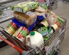 Femeie prinsă la furat, în supermarket. A încercat să plece acasă cu produse în valoare de 3.000 de lei