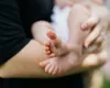 Anunț important pentru părinți. În ce situații poate fi poprită indemnizația pentru creșterea copilului
