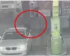 Jaf de 20.000 de dolari într-o benzinărie din București! Cum a rămas șoferul fără bani, totul a fost surprins de camerele de supraveghere