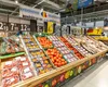 Carrefour stopează importurile de roșii, aducând la raft legume și fructe produse în România