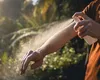 Motivul pentru care spray-ul anti-țânțari poate face să fii înțepat mai des