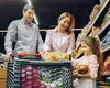În sfârșit, o veste bună pentru români. Plafonarea adaosului comercial la alimentele de bază a fost prelungită!