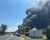 Accident rutier urmat de incendiu în județul Constanța. O cisternă încărcată cu benzină a luat foc după ce s-a izbit de un utilaj agricol
