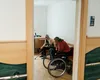 Cazul azilelor ilegale din Bihor. Furnizorii privați de servicii sociale cer consultări ”pentru a preveni un dezastru social și medical”. ”Statul plătește astăzi 8.000–9.000 lei pentru un loc pe care piața privată îl oferă la 5.000–6.500 lei”