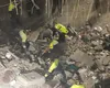 Un bloc de trei etaje s-a prăbuşit, multe persoane sunt date dispărute: „Nu am auzit nicio explozie” FOTO şi VIDEO