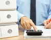 Noua Lege a salarizării schimbă regulile. Peste 400.000 de bugetari riscă să rămână cu salariile înghețate