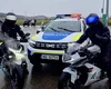 Urmărire ca-n filme în Bucureşti. Un puşti care mergea fără permis pe o motocicletă neînmatriculată, prins după ce a lovit o maşină de poliţie