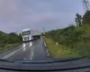 Clipe de groază în Tulcea. Două TIR-uri au pierdut controlul într-o curbă și au intrat pe contrasens. Ce a urmat îți taie respirația VIDEO