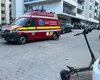 Două fete de 10 şi 11 ani, aflate pe o trotinetă electrică, rănite după ce au intrat într-o maşină