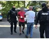 Scene șocante în Hunedoara. Un bărbat și-a amenințat fiu, în vârstă de 2 ani, cu un cutter