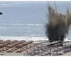 VIDEO Momentul în care drona cu explozibil de la Olimp a fost detonată, pe plajă, printre umbreluțe și șezlonguri