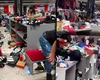 Imagini incredibile dintr-un magazin Hervis din Oradea! Clienții au luat-o razna la vederea reducerilor și au lăsat dezastru în urma lor