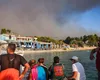Români evacuați din Halkidiki, în șlapi și costume de baie după incendiile devastatoare