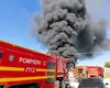 A fost emis mesaj RO-Alert, incendiu la o hală de depozitare şi prelucrare a deşeurilor şi maselor plastice din Prahova