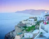 Român aflat în vacanță în Grecia, șocat de comportamentul conaționalilor: ”Zici că eram o barcă cu gorile aduse din junglă”