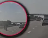 Cursă periculoasă pe A2! Un motociclist a condus așezat lateral pe motor, cu peste 100 de km la oră. VIDEO