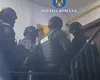 Bătaie într-un bloc din Capitală, proprietarul s-a dus cu ranga peste chiriașul rău-platnic. Și-au împărțit pumni și picioare, a fost nevoie de intervenția mascaților