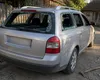 O adolsecentă de 17 ani din Sibiu a distrus cu toporul mașina fostului iubit. Tânăra susține că a fost provocată de bărbat, care i-ar fi spus că nu e tatăl copilului ei