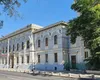 Caz incredibil la un colegiu de top din Capitală: o bibliotecară a ajuns să predea economie. Directoarea: „Să mă ierte Dumnezeu!”