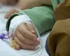 Copil de patru ani din Tg. Jiu, transportat cu elicopterul SMURD la Bucureşti după ce a fost lovit la cap de un dulap care a căzut peste el