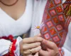 Un cuplu ucrainean s-a căsătorit deși un atac rusesc le-a distrus casa în ajunul nunții