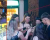 Zeci de minori, primiți într-un club dintr-o localitate din Iași! Elevii intră în locație fără buletin și li se oferă alcool