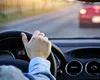 Amendă și permis suspendat pentru șoferii care fac acest gest în trafic. Greșeala aparent banală care îi poate lăsa pietoni timp de 30 de zile