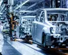 Criza industriei auto germane se adâncește. Volkswagen accelerează restructurarea, în timp ce zeci de mii de angajați protestează. Mercedes ar putea închide două fabrici