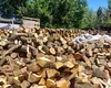 Lemnele de foc s-au scumpit semnificativ, chiar înainte de sezonul rece. Cât îi costă pe români proviziile pentru iarnă în 2026
