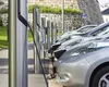 Șoferii care ocupă locurile pentru încărcarea mașinilor electrice ar putea fi sancționați cu peste 1.000 de lei. Noi modificări la Codul Rutier