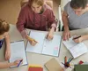 Tot mai mulți profesori oferă meditații, dar numărul celor care își declară veniturile la ANAF a scăzut