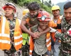 Miracol în urma inundațiilor apocaliptice din Nepal. Muncitori salvați după nouă zile sub pământ