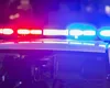 Intervenție cu mascații după o petrecere în Sectorul 3. Polițiștii au fost atacați cu pietre, sticle și pahare, iar 13 persoane au fost conduse la secție
