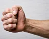 Un bărbat din Cluj, condamnat la un an și patru luni de închisoare după ce l-a bătut pe șeful soției