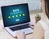 Persoanele care obișnuiesc să lase recenzii online pot deveni ținte ușoare ale escrocilor. Ce informații pot culege aceștia din evaluările internauților