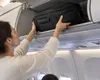 Pasagerii vor putea urca în avion cu încă un bagaj gratuit, de până la 7 kg. Noile norme, aprobate de Parlamentul European