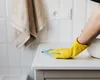 De ce facem curățenie generală când suntem supărați? Explicația psihologilor